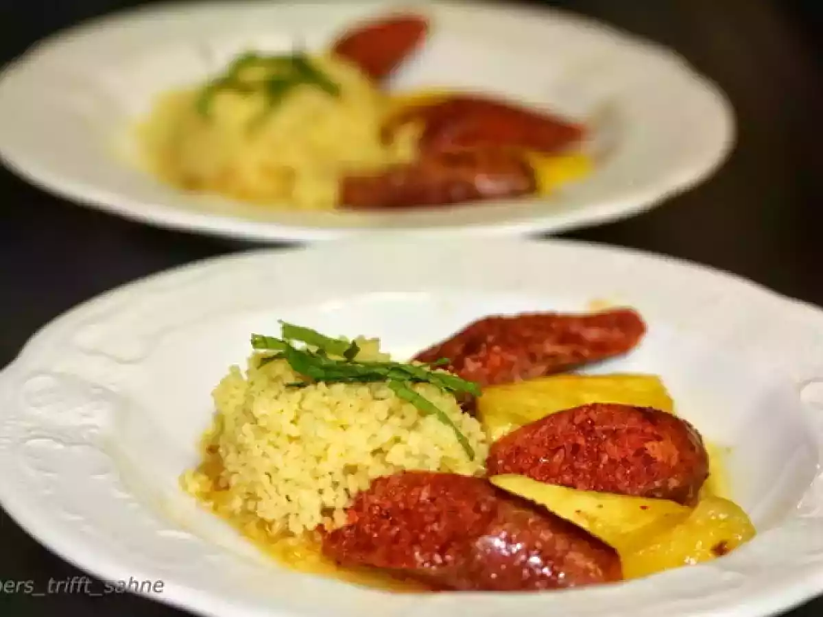 Orangencouscous, fruchtig scharf, mit Merguez