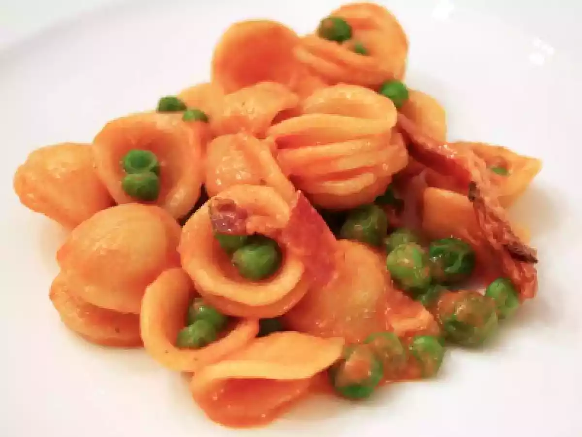 Orechiette con piselli e speck