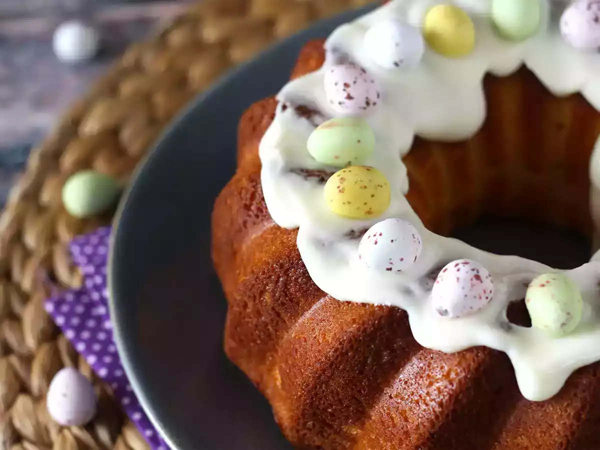 Oster-Bundt Cake mit Zitrone und weißer Schokolade - foto 2