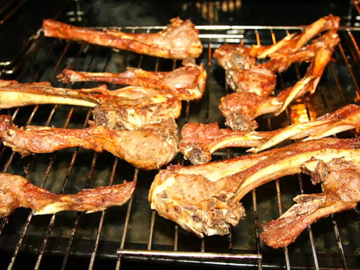 Paedakia sto fourno Lammkoteletts im Ofen