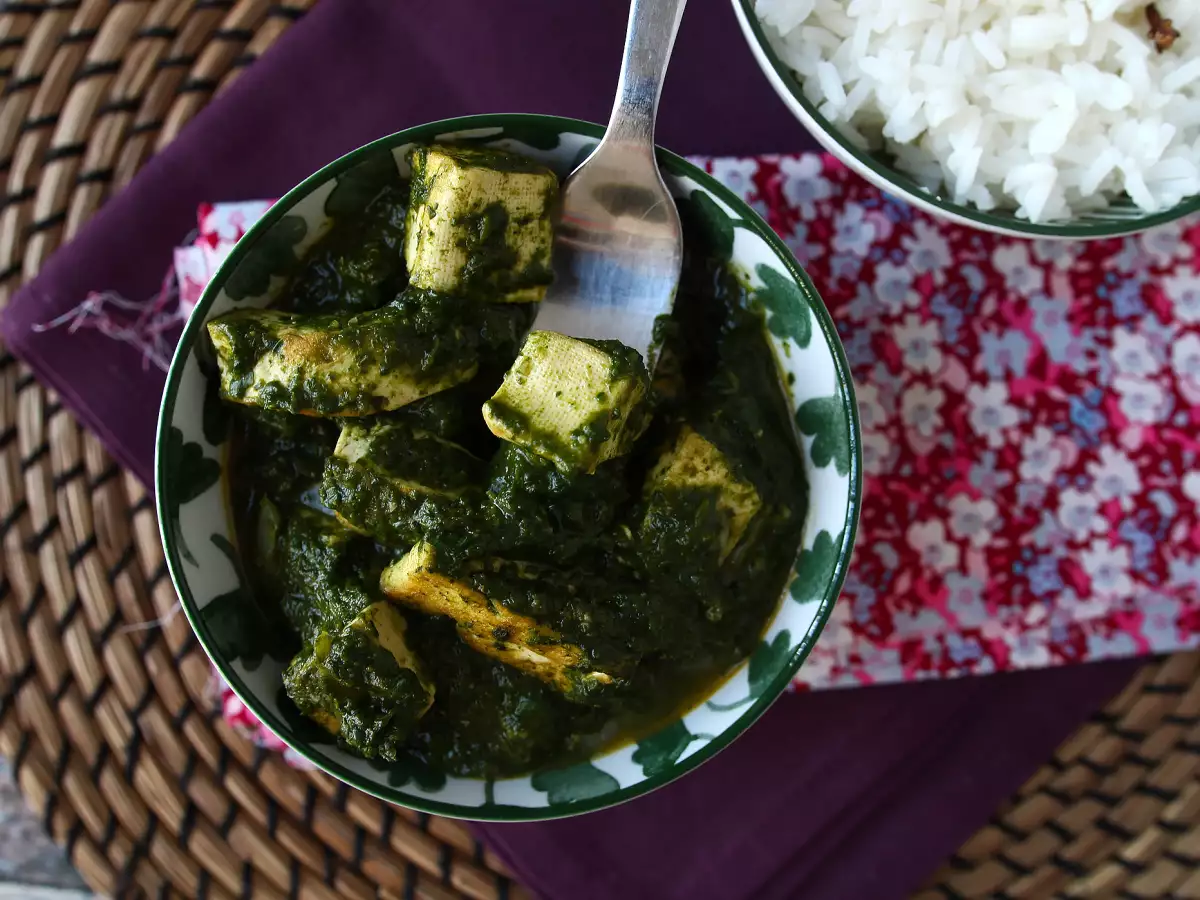 Palak Tofu: Indisches Curry mit Spinat und Tofu