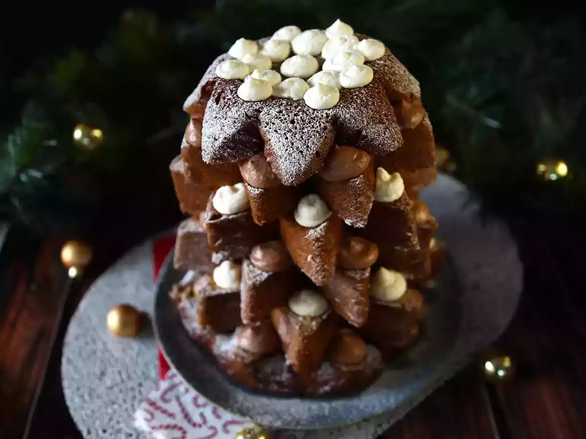 Pandoro-Brioche gefüllt mit Nutella- und Vanillecreme in Form eines Weihnachtsbaums - foto 5