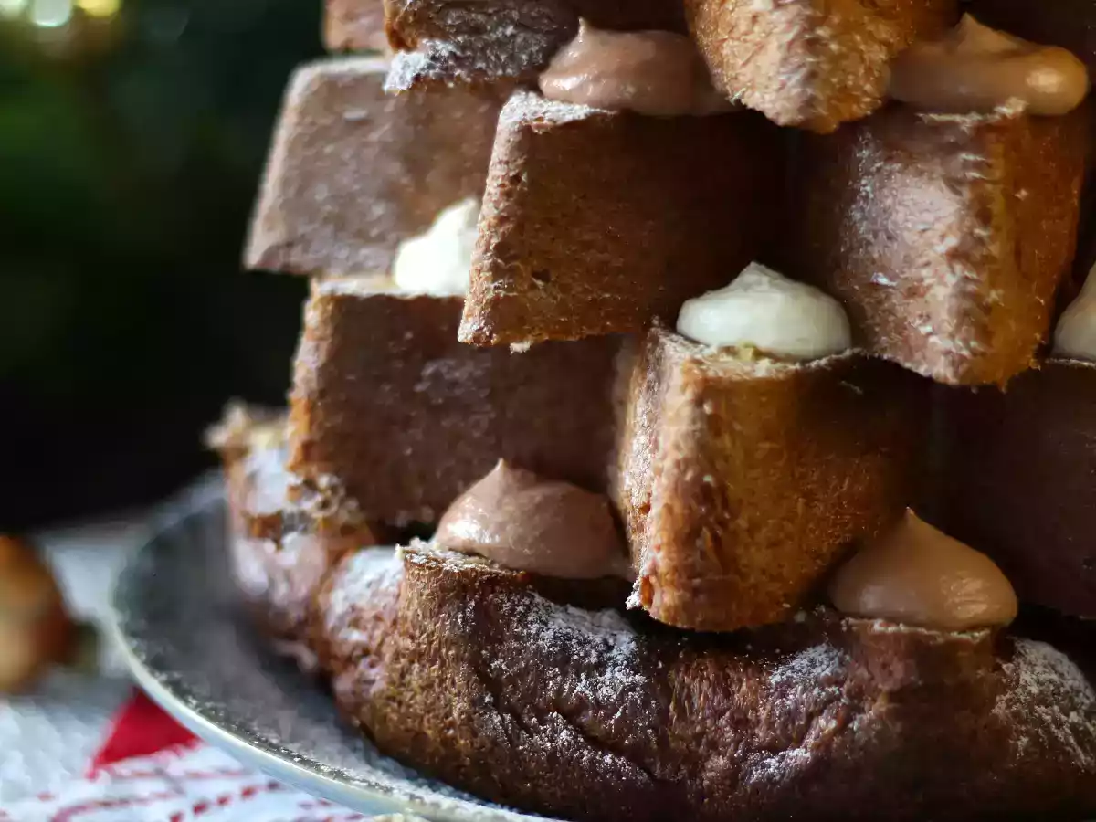 Pandoro-Brioche gefüllt mit Nutella- und Vanillecreme in Form eines Weihnachtsbaums - foto 6