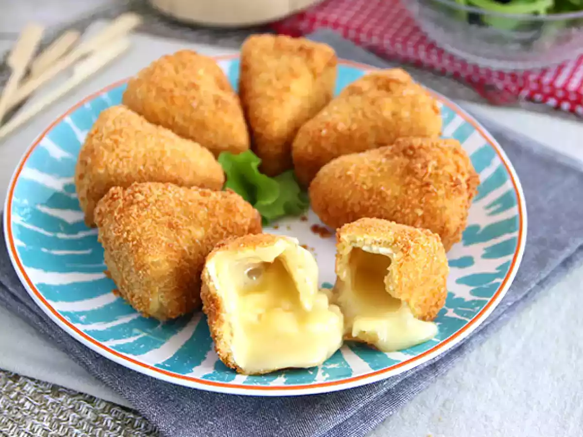 Panierter, schmelzender und knuspriger Camembert