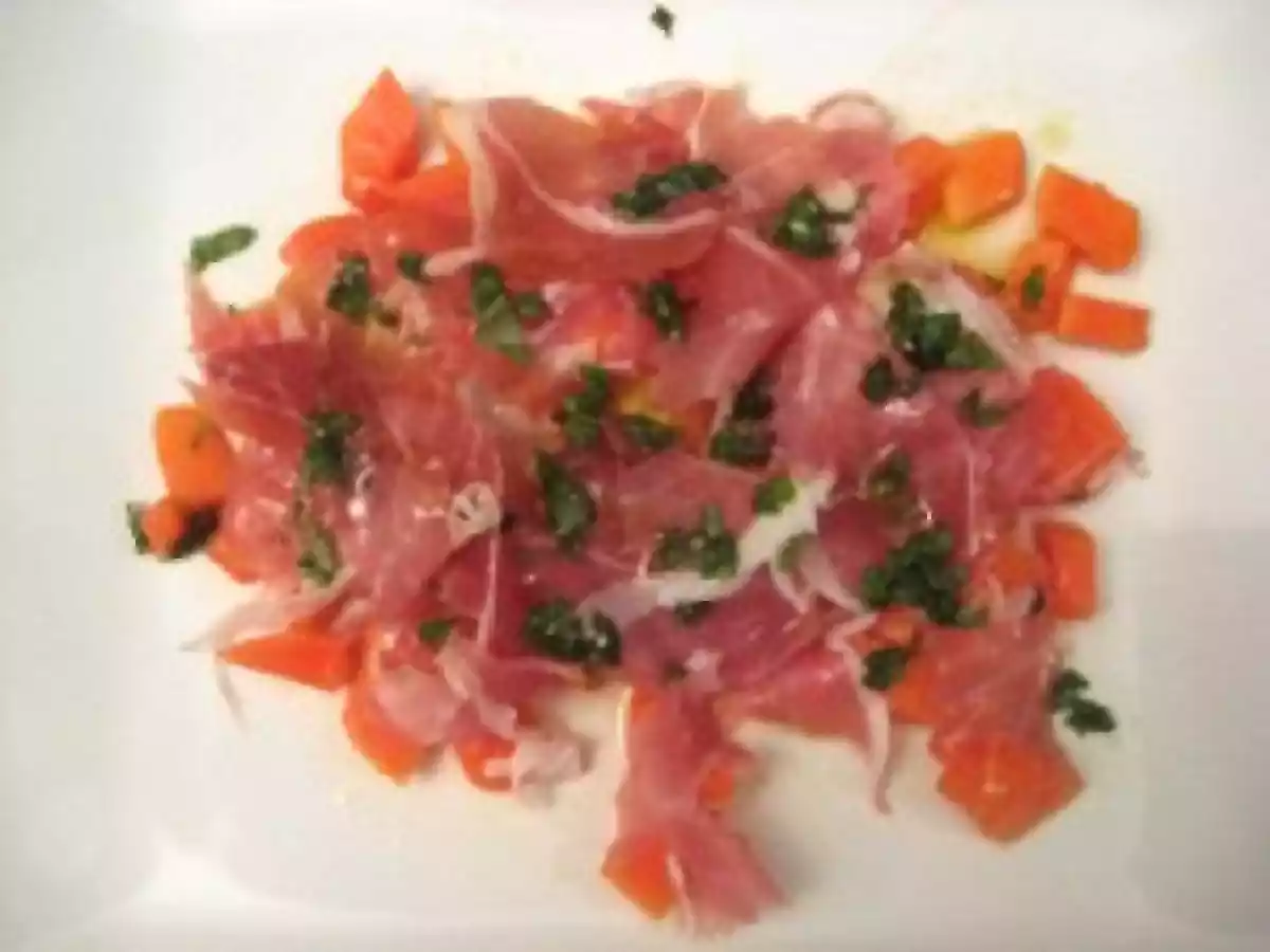 Papaya-Salat mit Parmaschinken