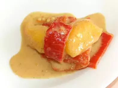 Paprika, Pfirsich Salat mit Tahini Dressing