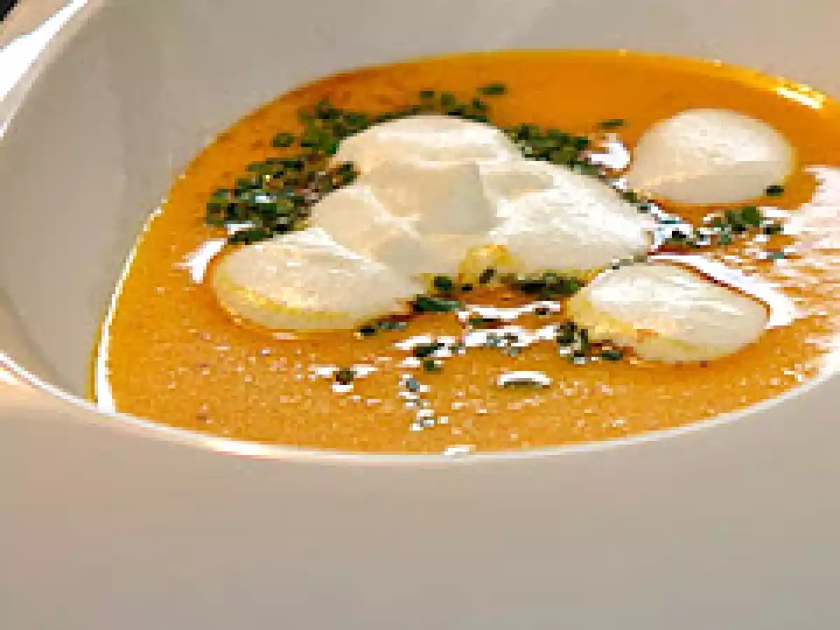 Paprikasuppe mit gebratener Entenbrust