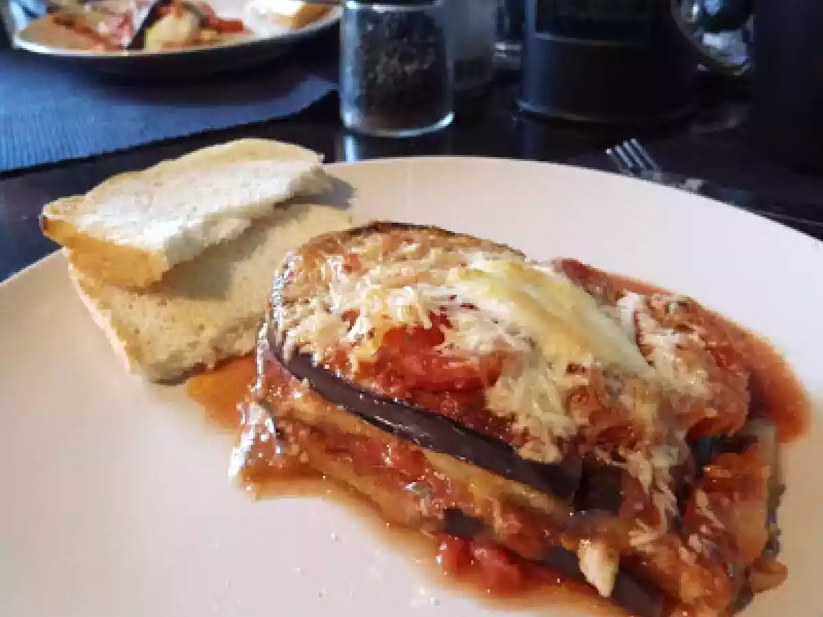 Parmigiana di melanzane (Auberginengratin mit Käse)