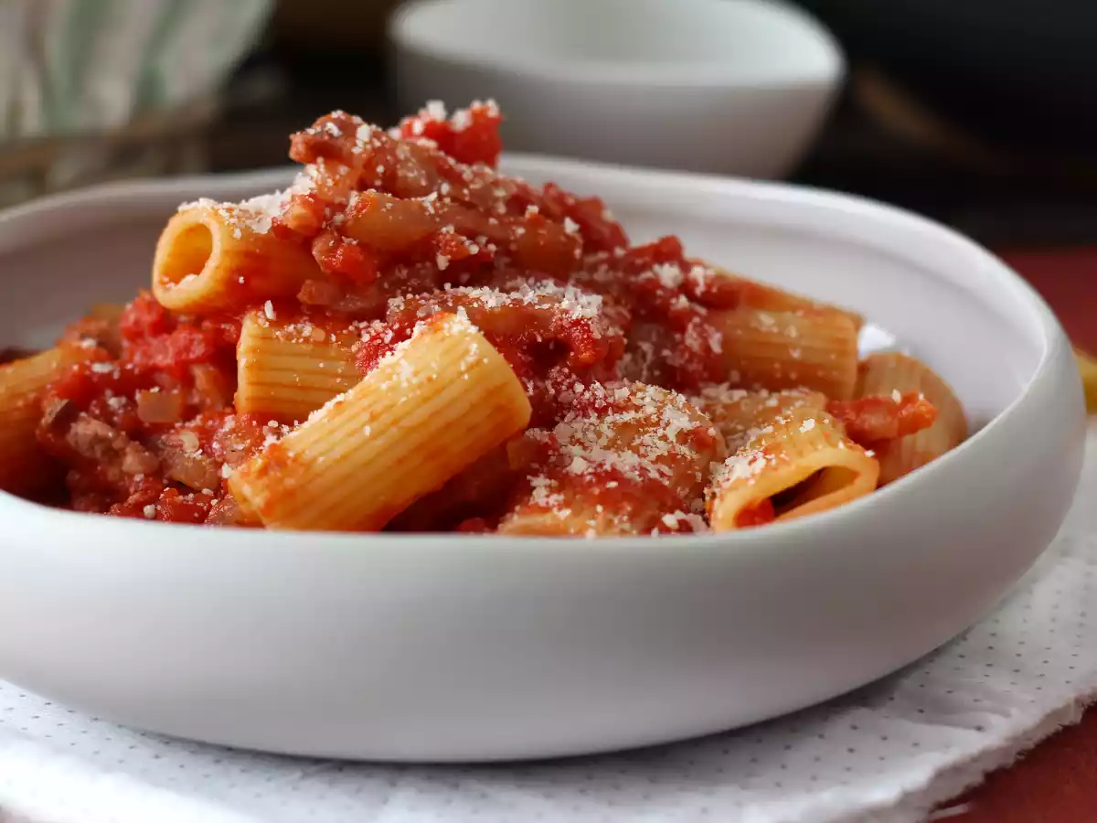 Pasta all'amatriciana, das traditionelle Rezept Schritt für Schritt erklärt - foto 2