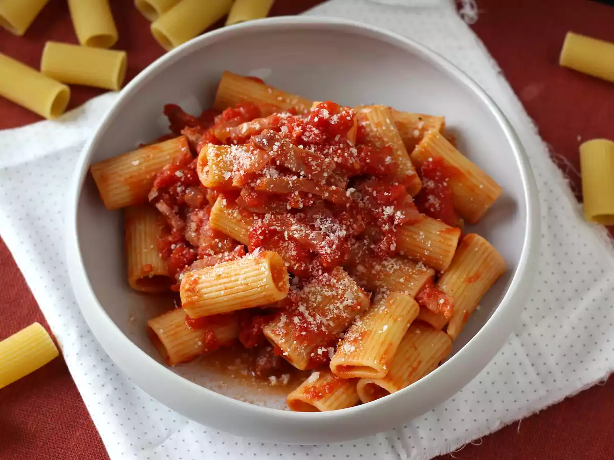 Pasta all'amatriciana, das traditionelle Rezept Schritt für Schritt erklärt - foto 3