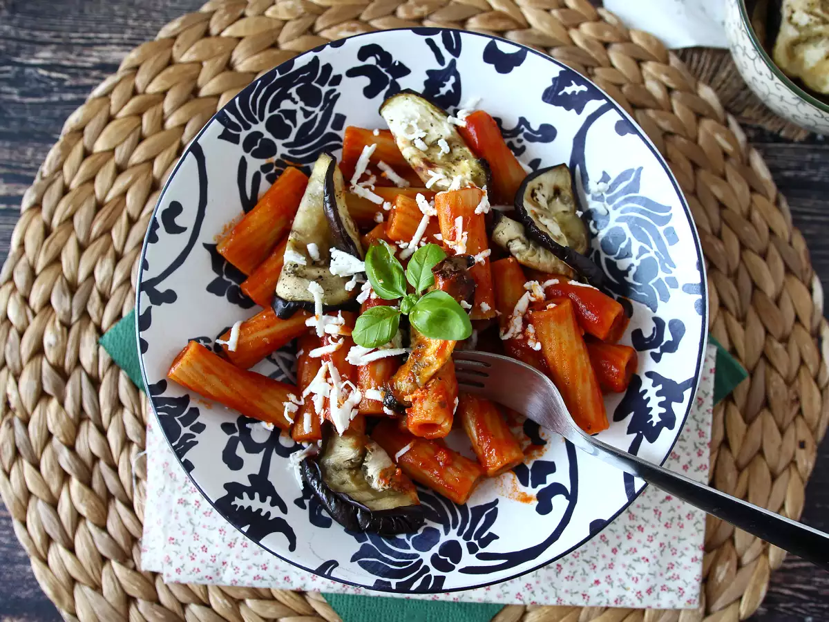 Pasta alla Norma: einfaches und leichtes sizilianisches Nudelgericht mit Auberginen - foto 3