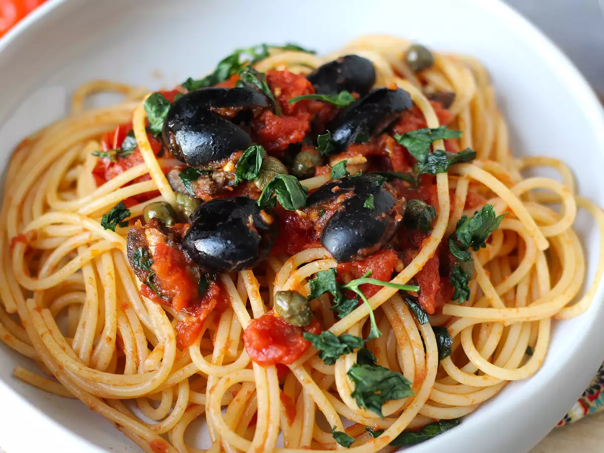 Pasta alla puttanesca – ein blitzschnelles und köstliches Pastagericht - foto 4