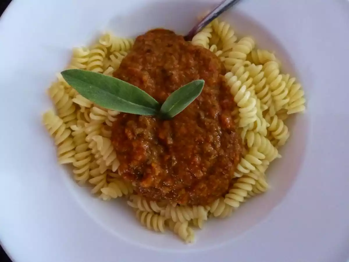 Pasta mit hausgemachtem Sugo alla contadina