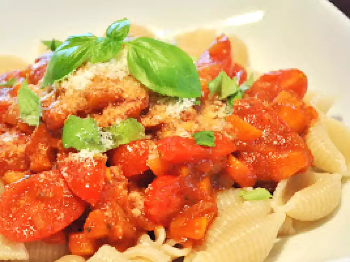 Pasta mit Möhren-Bolognese