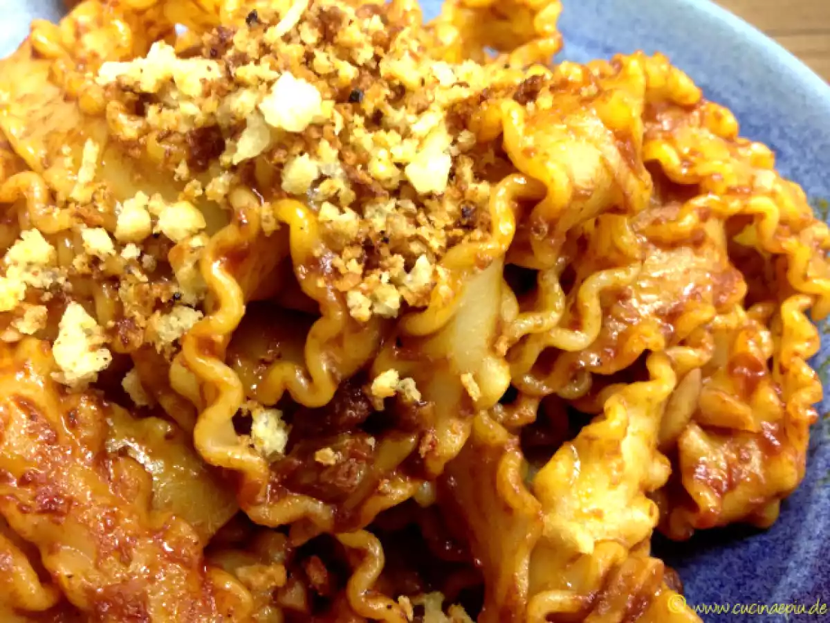 Pasta mit Tomaten-Sardellen-Sauce