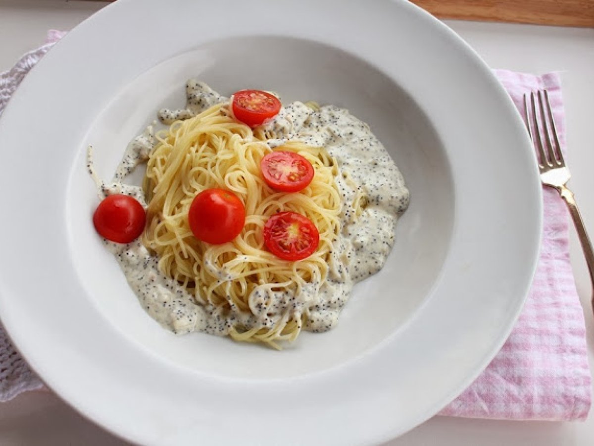 Pasta mit Ziegenfrischkäse-Mohnsauce
