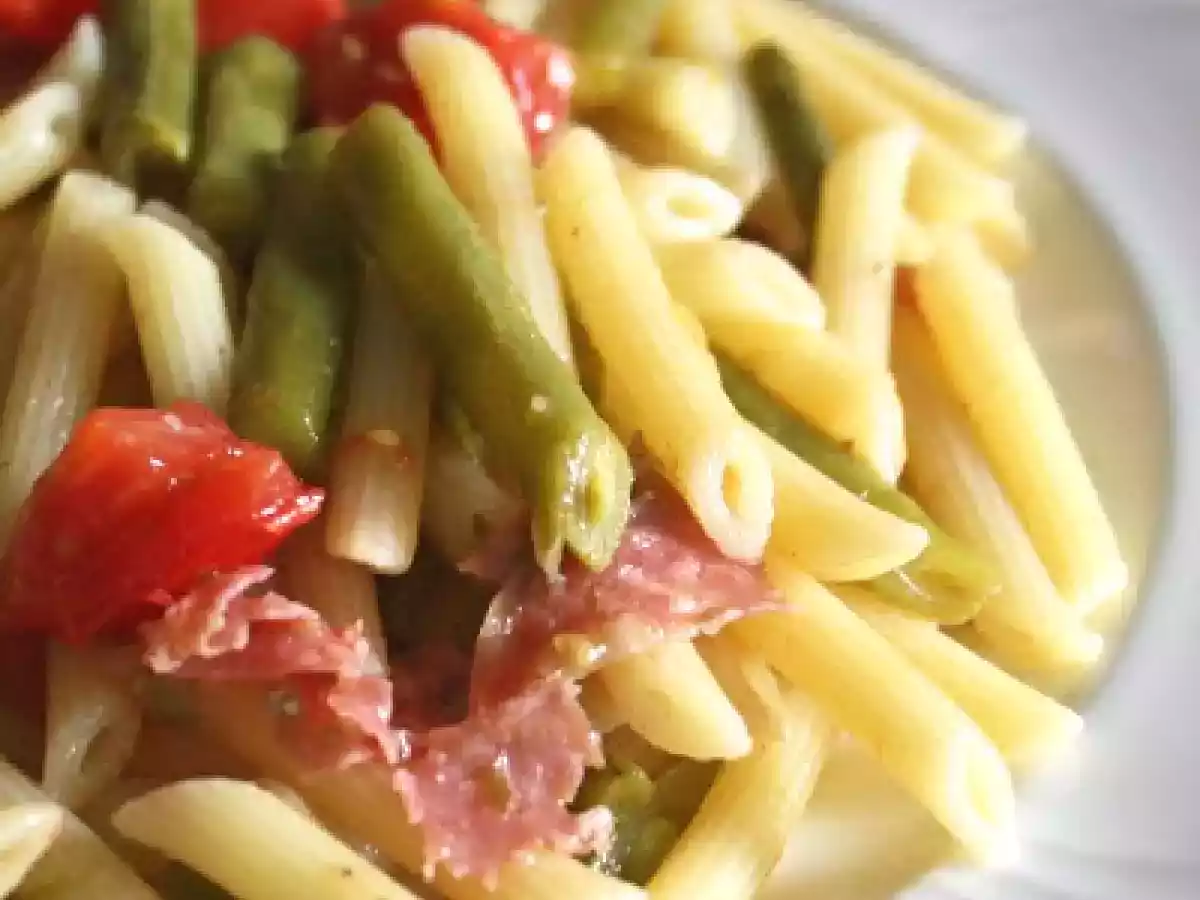 Pennette mit Bohnen und Fenchelsalami