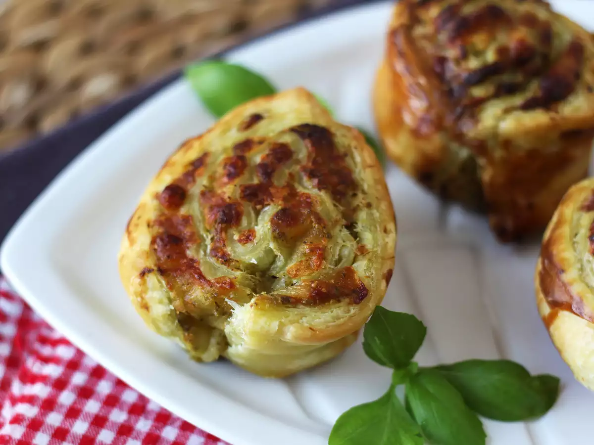 Pesto-Mozzarella-Blätterteig aus dem Airfryer – in 15 Minuten fertig!
