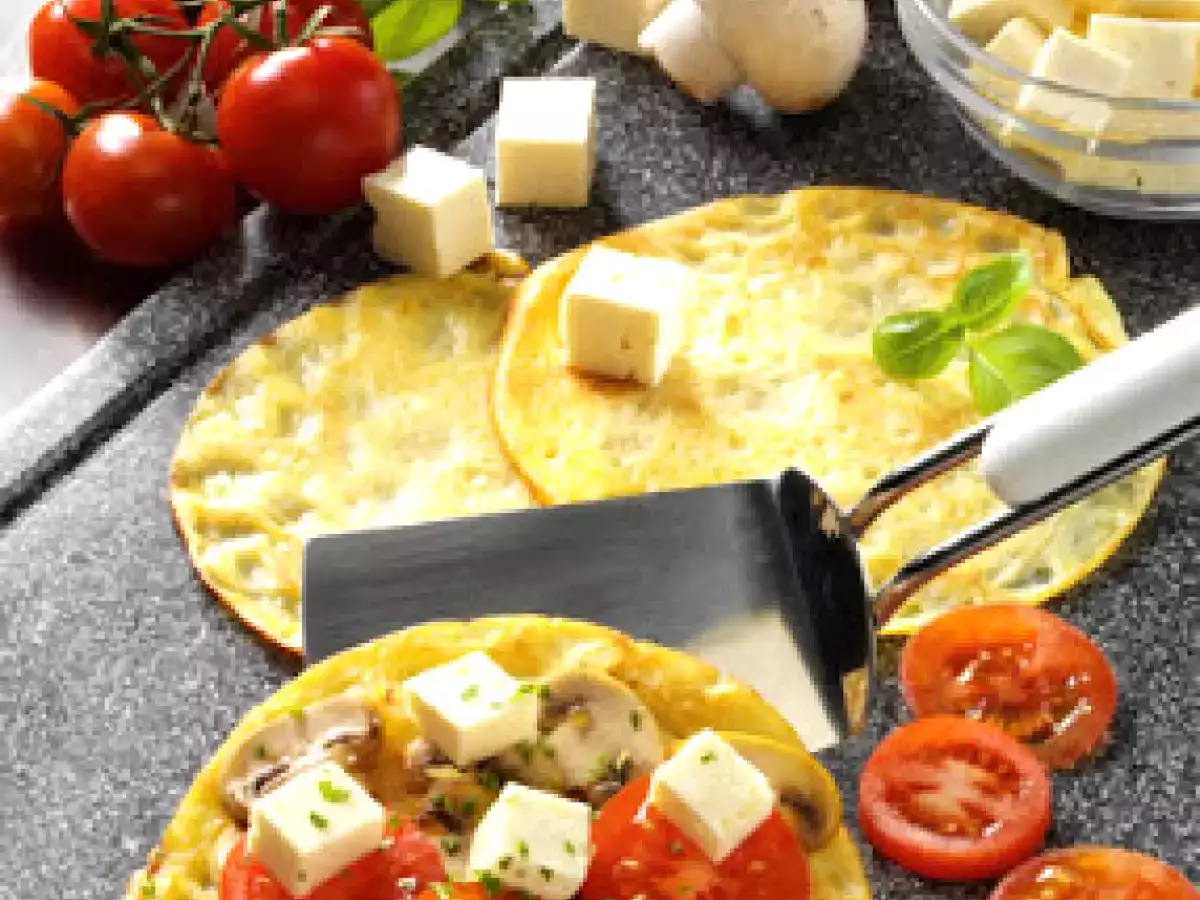 Pfannkuchen mit Feta, Tomaten und Champignons