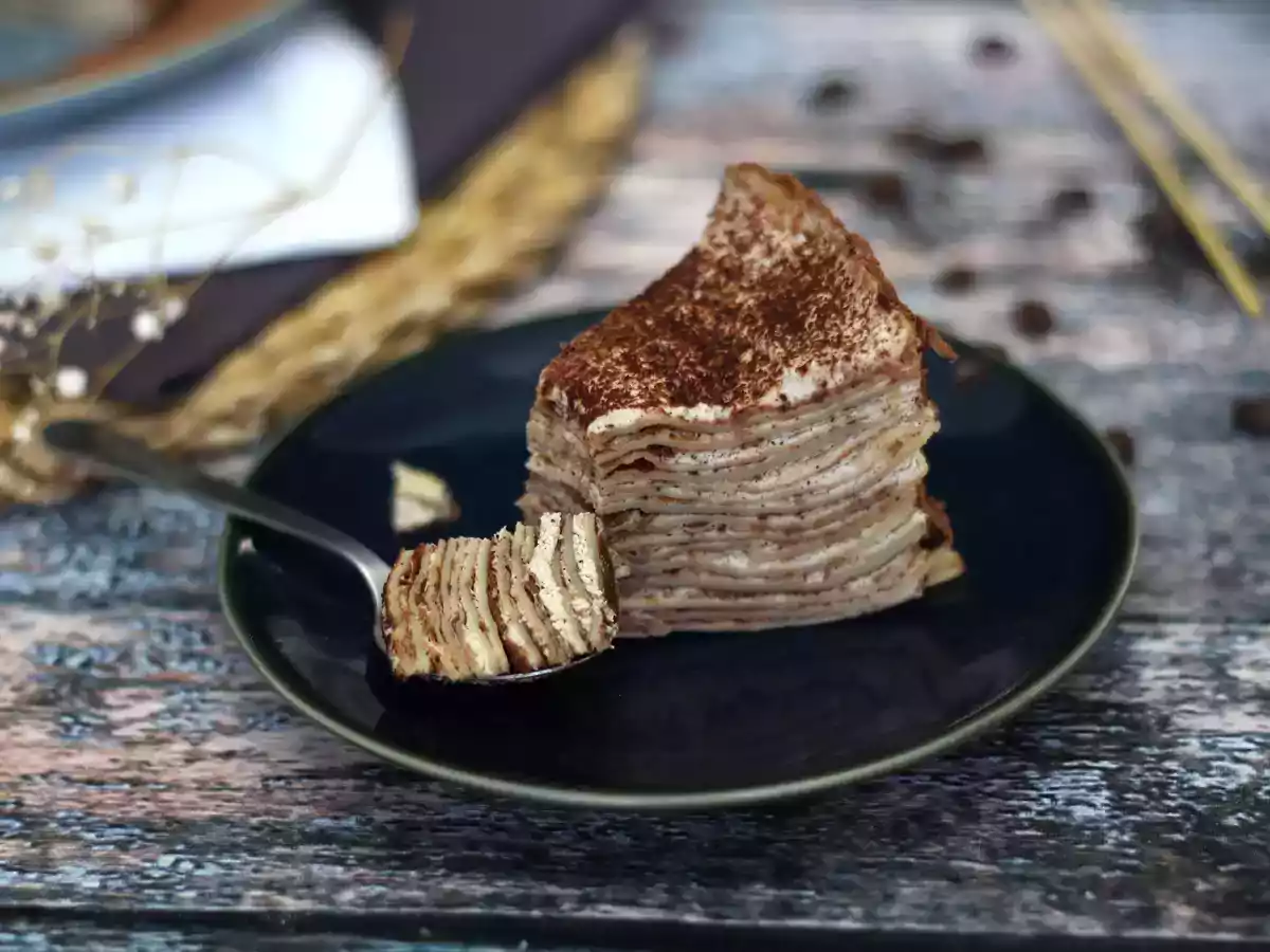 Pfannkuchen nach Tiramisu-Art mit Kaffee und Kakao