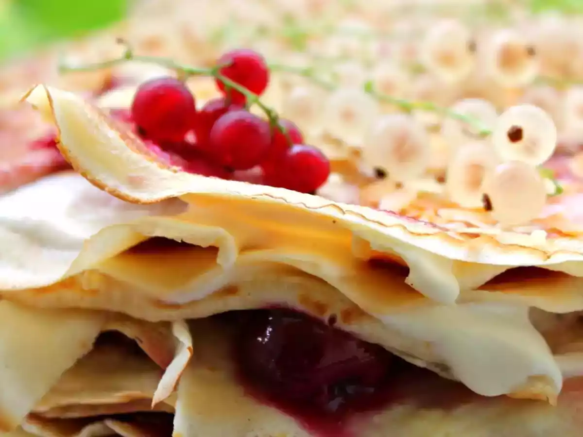 Pfannkuchentorte mit GENIALER Kirschsauce