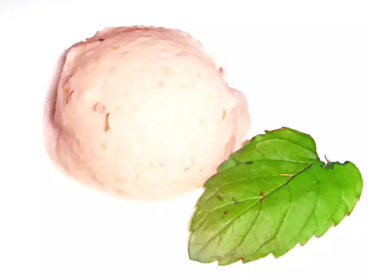 Pfirsich-Kirsch-Milcheis mit Eismaschine