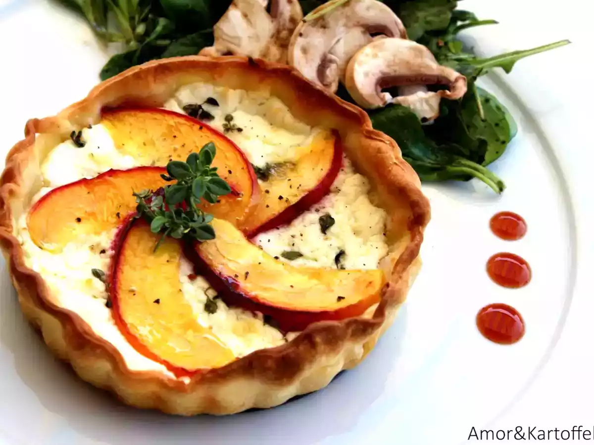 Pfirsich küsst Ziege aka fruchtige Ziegenkäsetarte