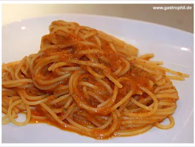 Pikante Zucchini-Parmesan-Pastagepriesen sei der Pürierstab