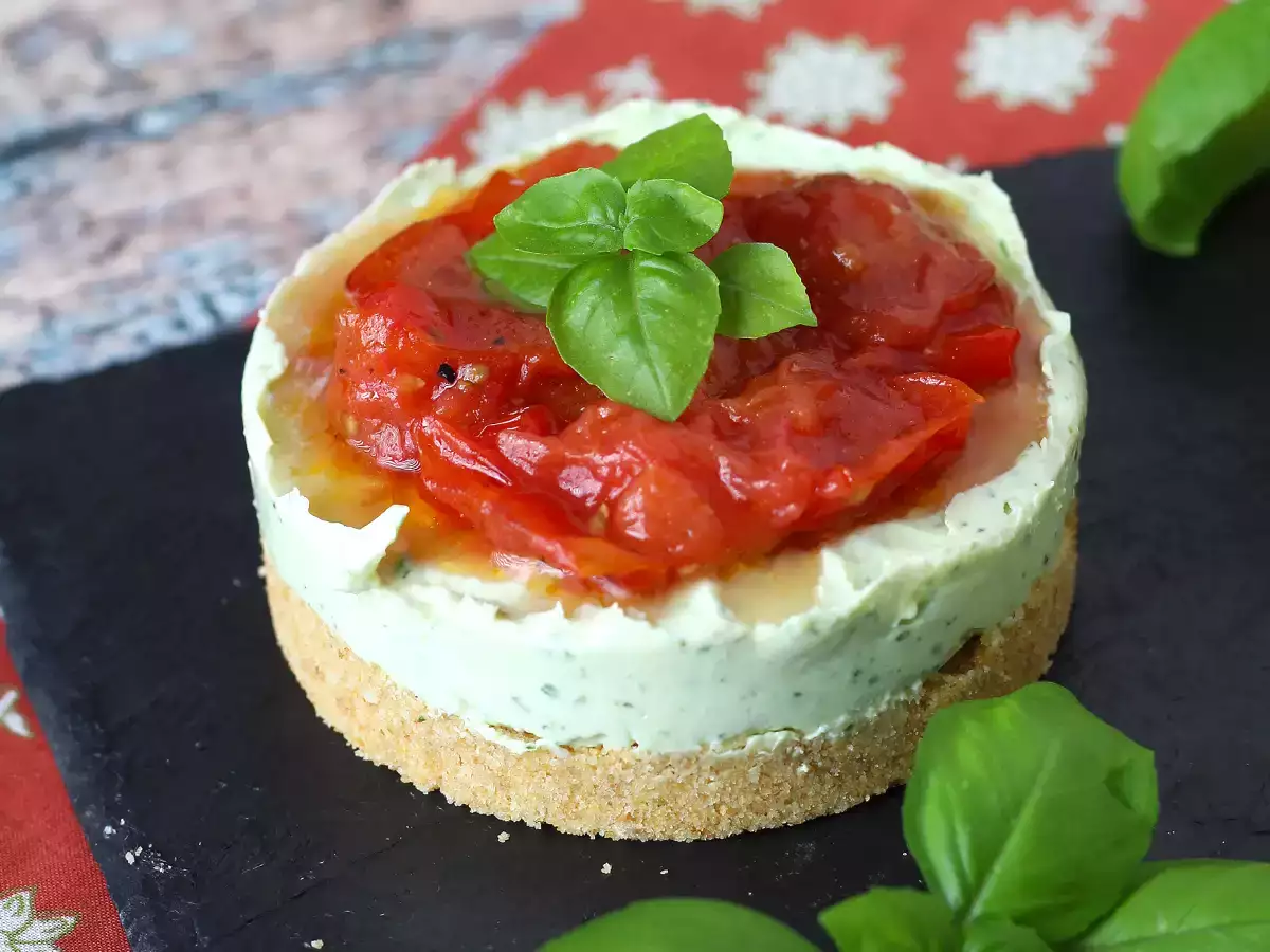 Pikanter Käsekuchen in Einzelportionen mit Basilikum und Kirschtomaten: leckere Idee für Buffets und Aperitifs - foto 2