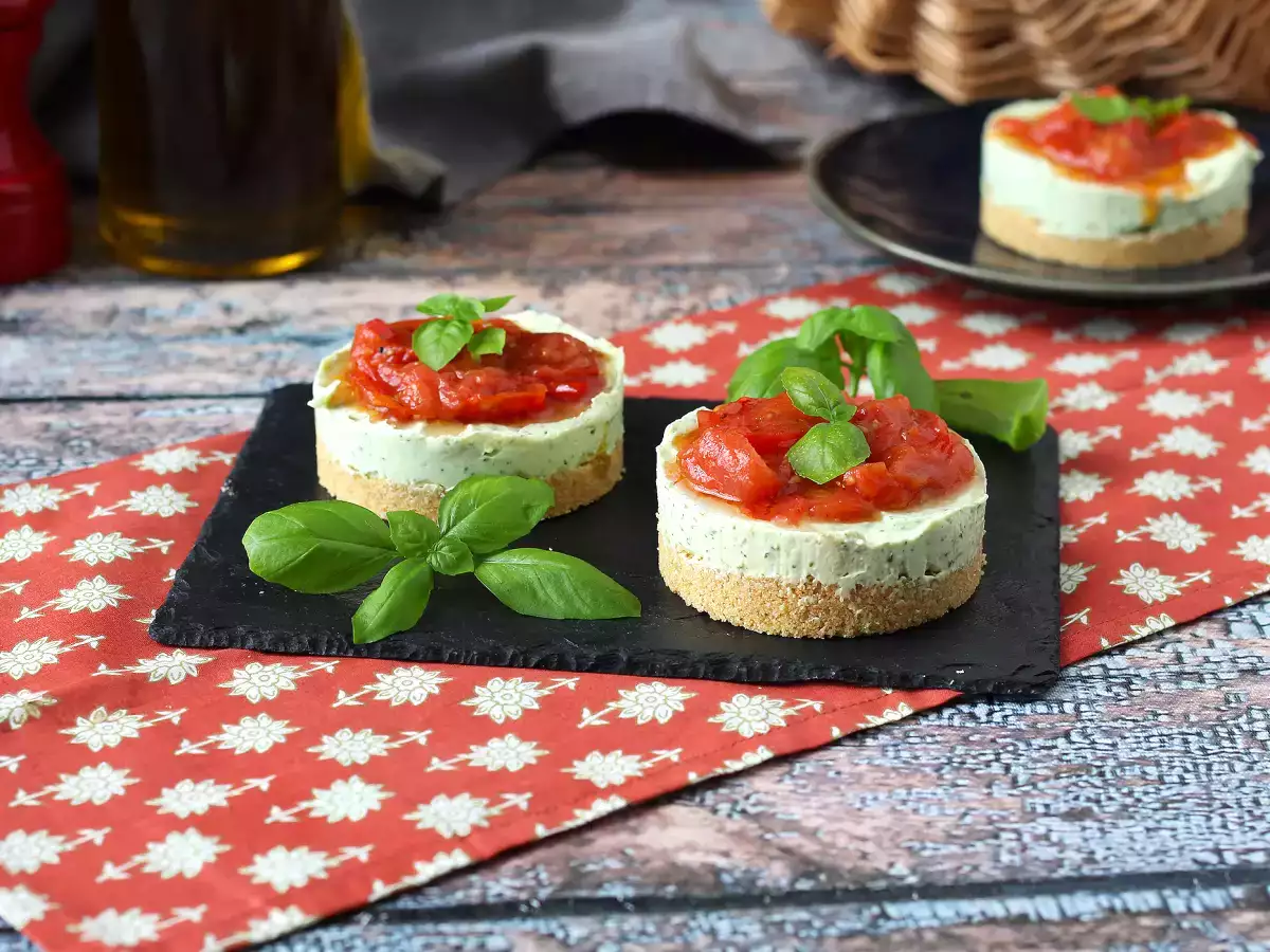 Pikanter Käsekuchen in Einzelportionen mit Basilikum und Kirschtomaten: leckere Idee für Buffets und Aperitifs - foto 4