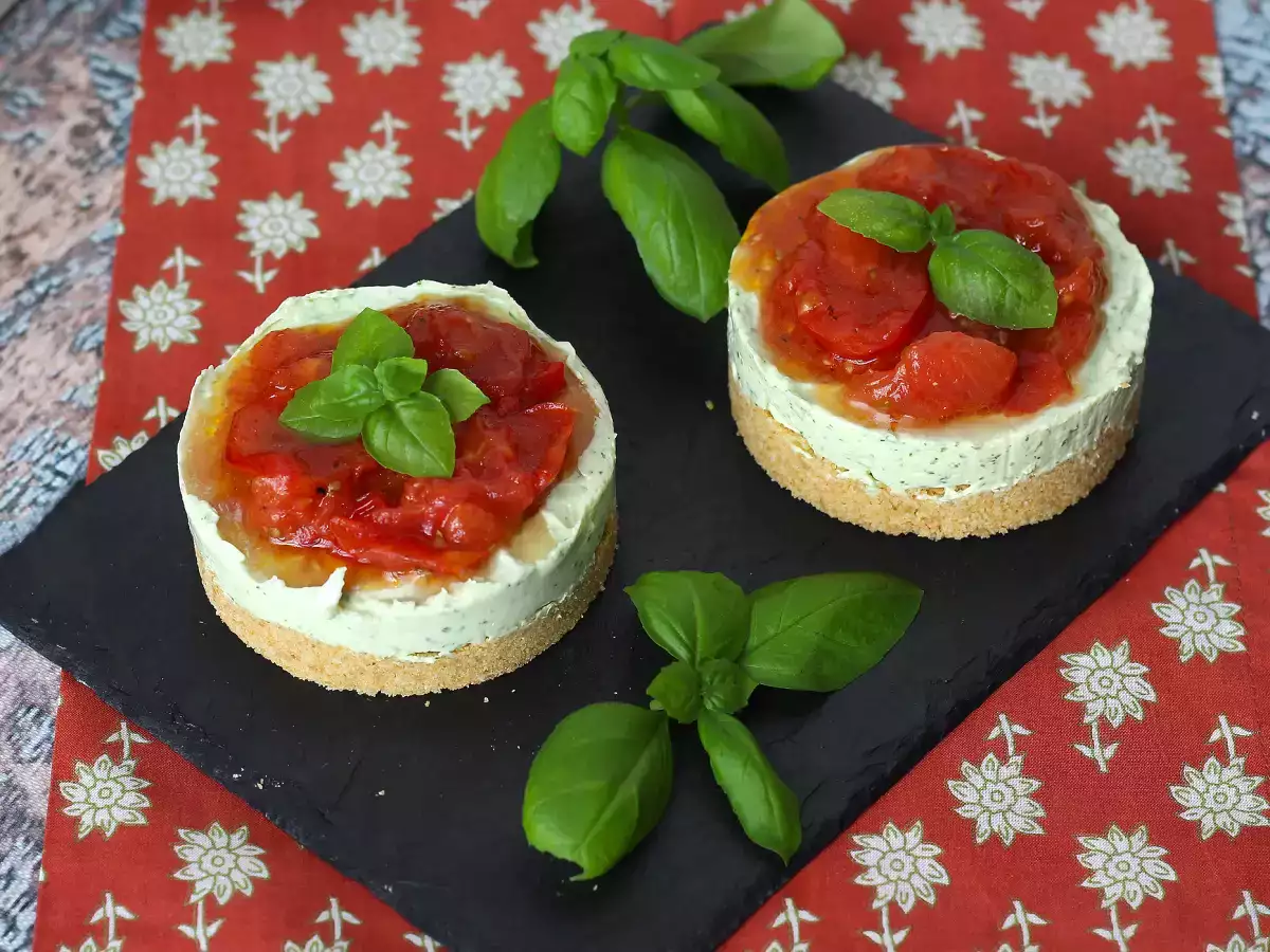 Pikanter Käsekuchen in Einzelportionen mit Basilikum und Kirschtomaten: leckere Idee für Buffets und Aperitifs - foto 5