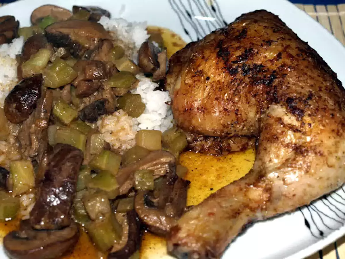 Pilzpfanne mit Panaeng-Currypaste und Hähnchenschenkeln