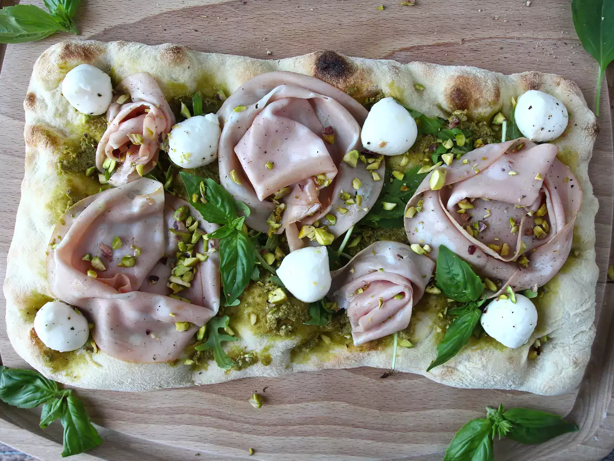 Pinsa mit Pesto und Mortadella, in 10 Minuten zubereitet! - foto 3
