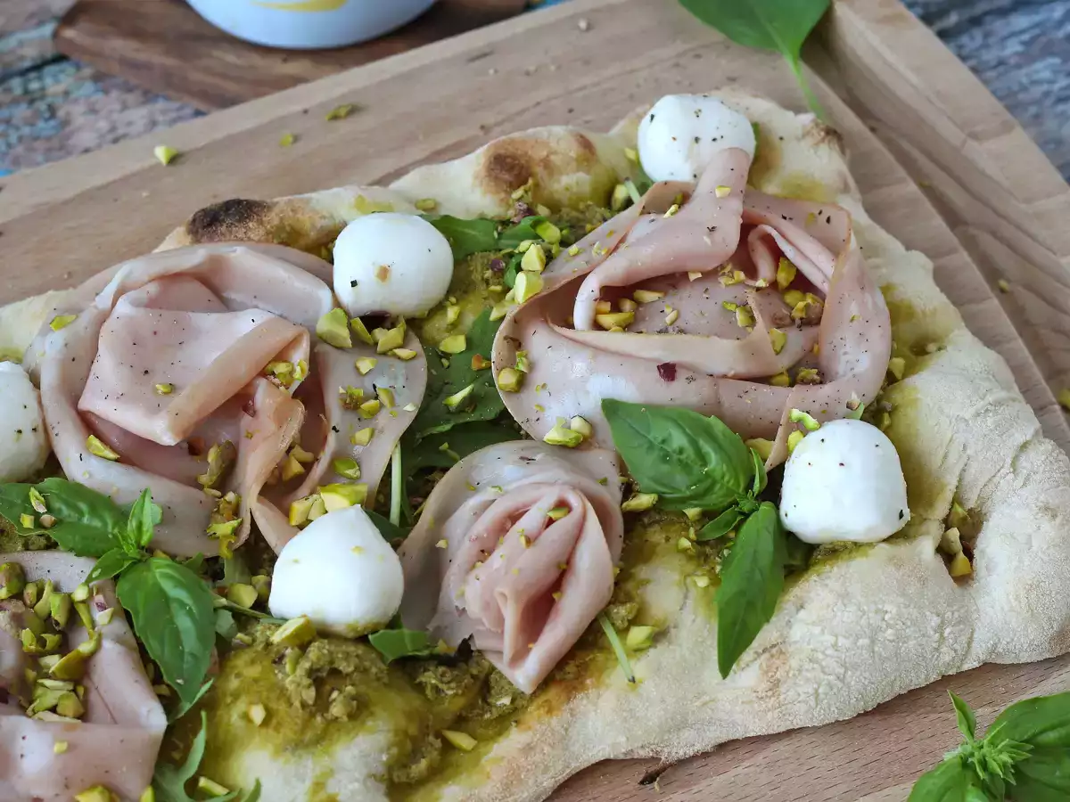 Pinsa mit Pesto und Mortadella, in 10 Minuten zubereitet! - foto 2