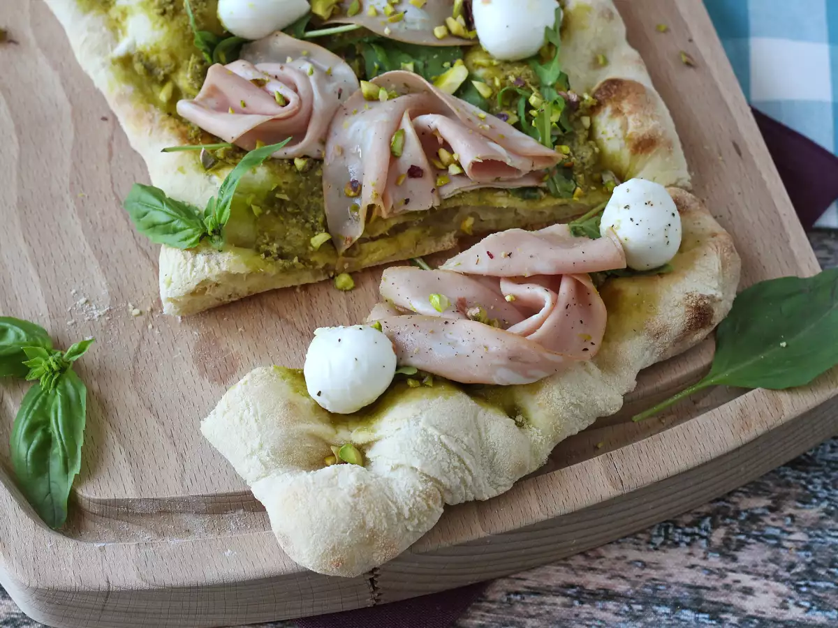 Pinsa mit Pesto und Mortadella, in 10 Minuten zubereitet! - foto 3