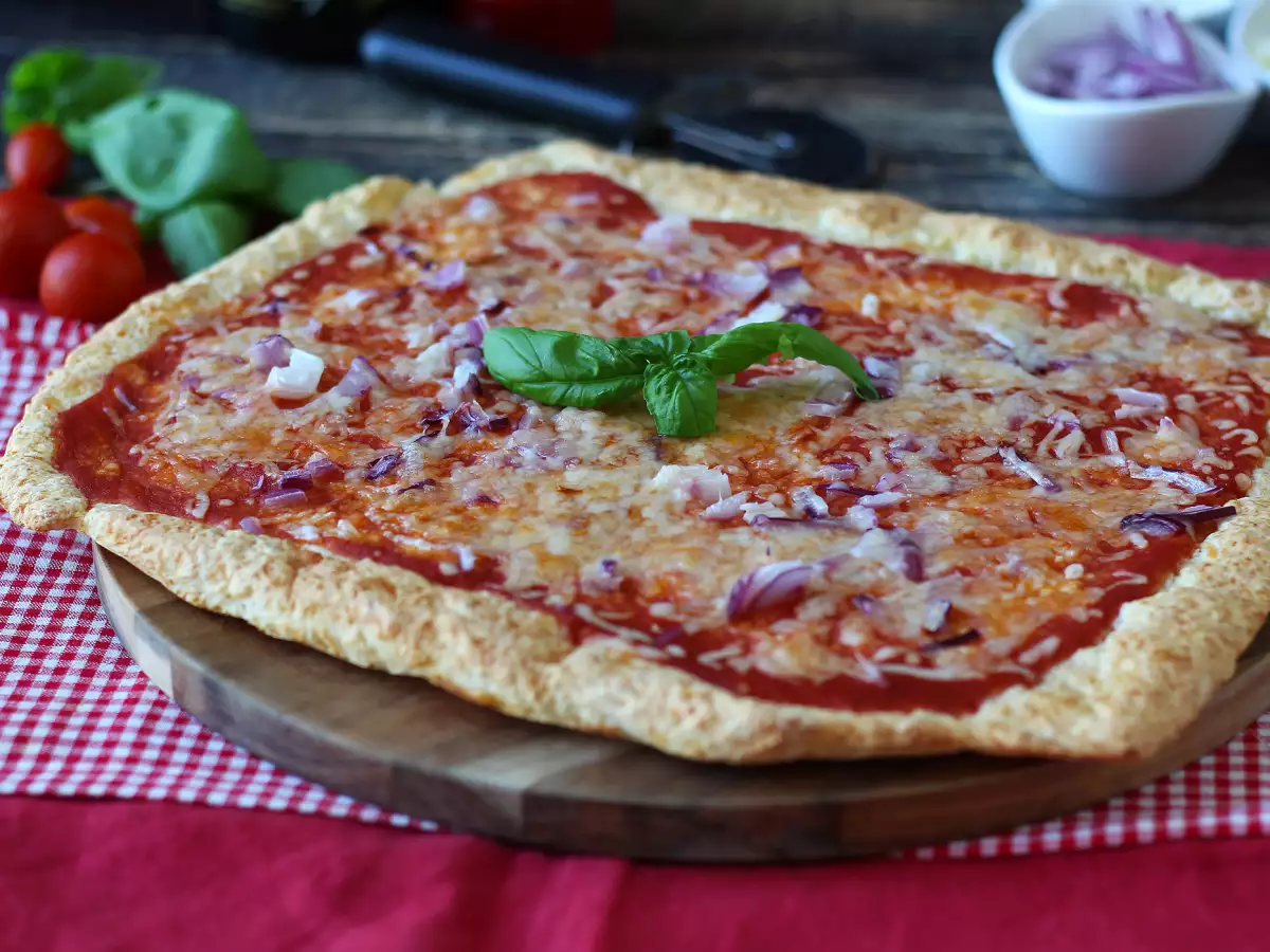 Pizza mit Hüttenkäse - foto 2
