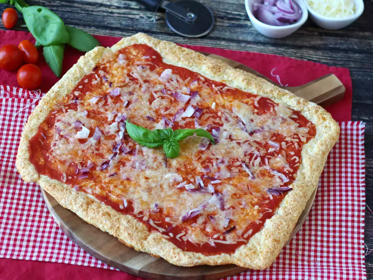Pizza mit Hüttenkäse - foto 3