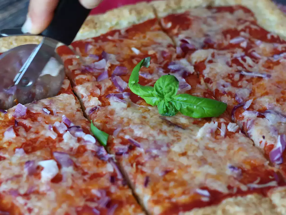 Pizza mit Hüttenkäse - foto 6