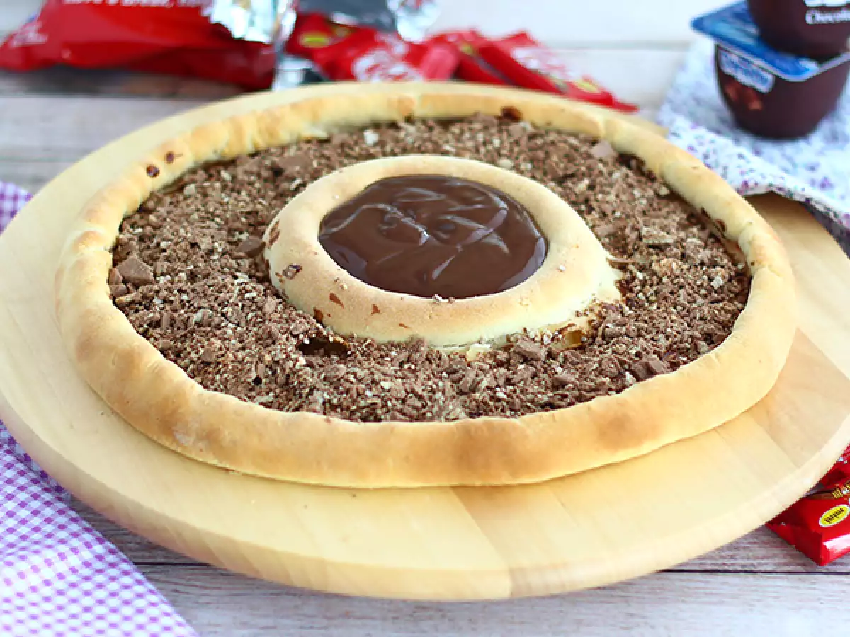 Pizza mit KitKat und Schoko-Danette