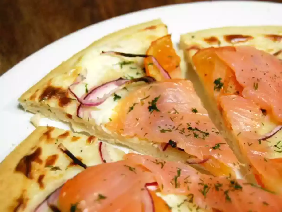 Pizza mit Räucherlachs