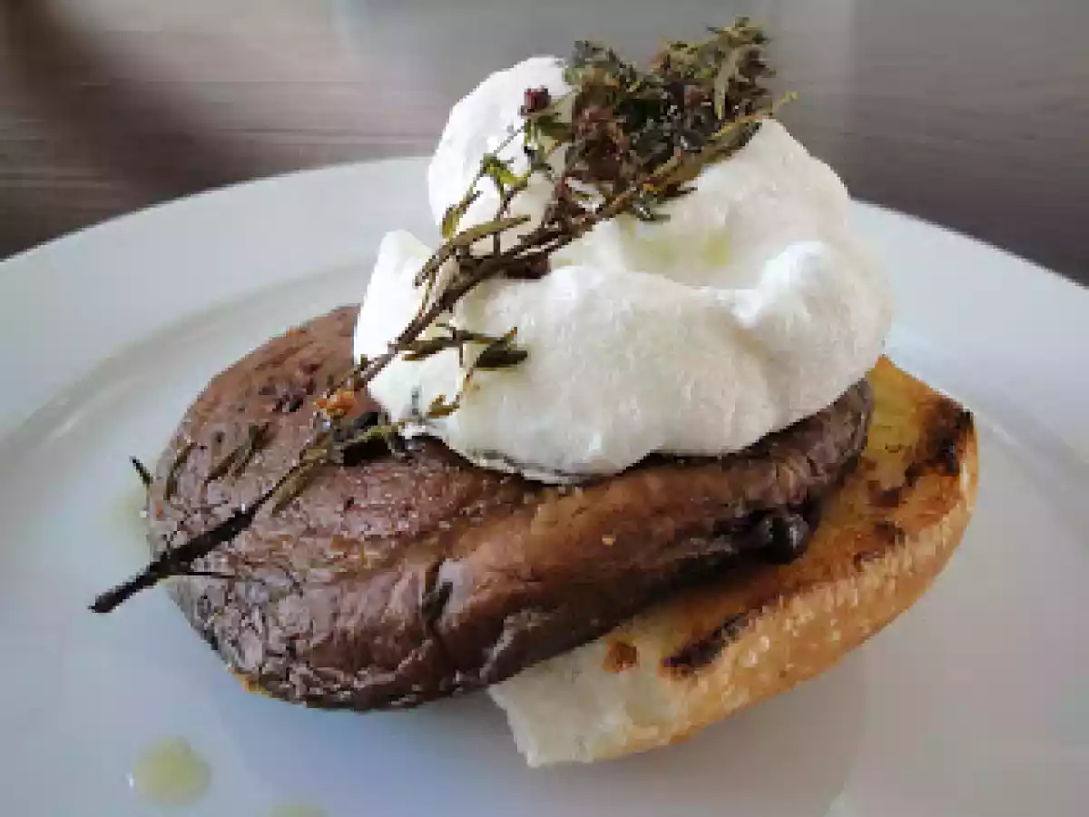 Portobello Mushroom with poached egg