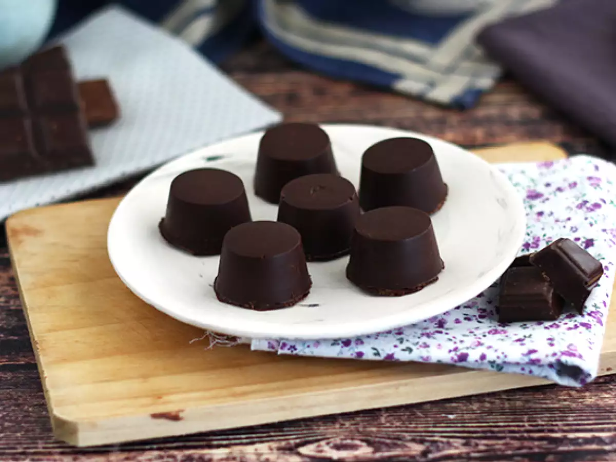 Pralinen gefüllt mit gesalzenem Butterkaramell und Mandeln - foto 3