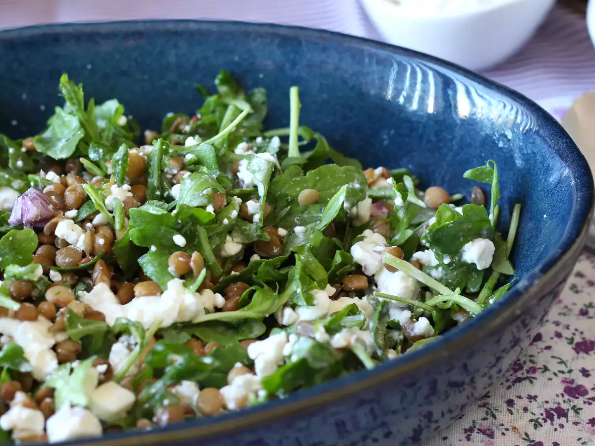Proteinreicher Linsensalat mit Hüttenkäse – einfach und schnell zubereitet - foto 2