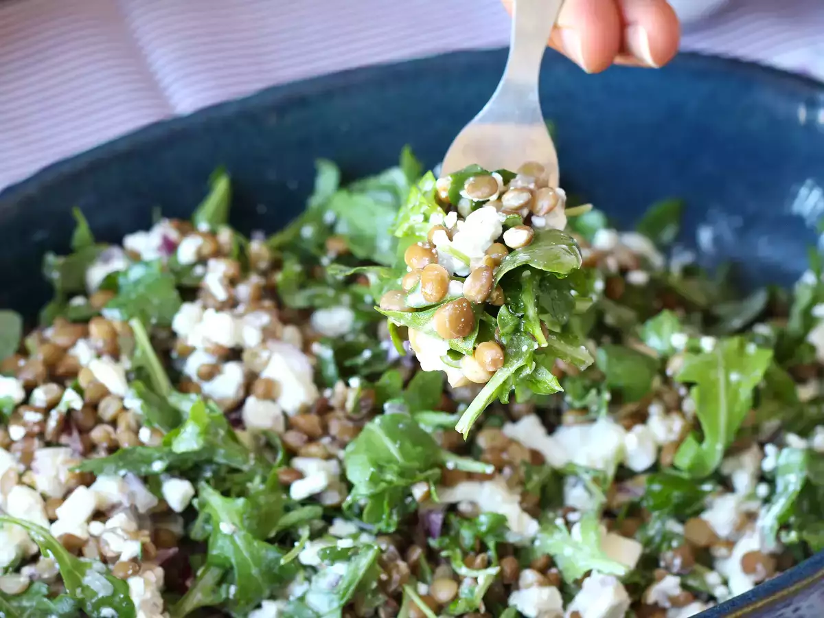 Proteinreicher Linsensalat mit Hüttenkäse – einfach und schnell zubereitet - foto 3