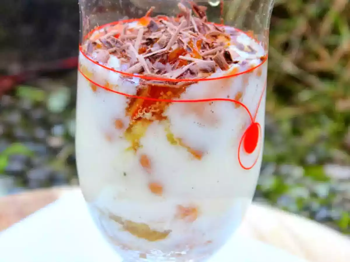 Pudding mit Orangensoße und Bitterschokolade