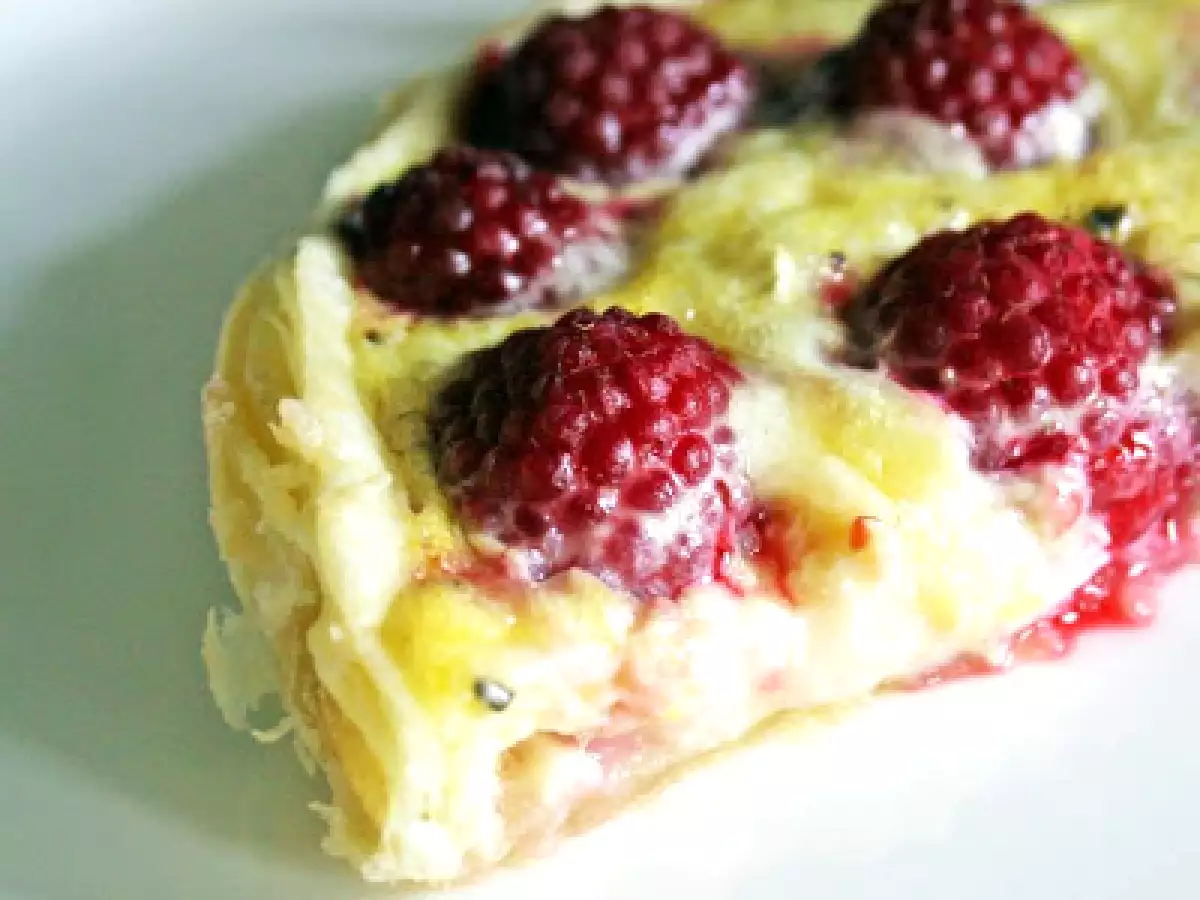 Quiche con brie e lamponi