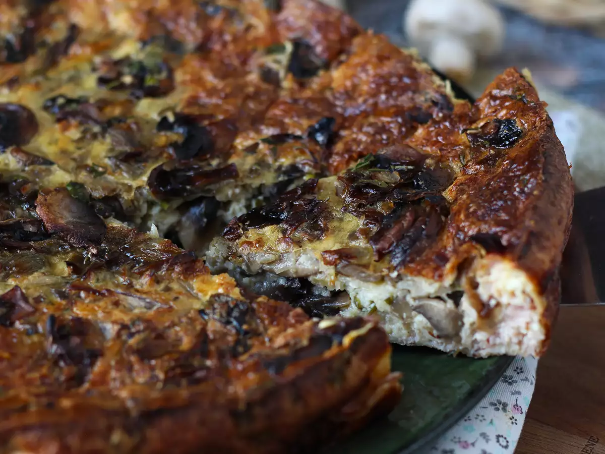 Quiche ohne Boden mit Pilzen, Speck und Hüttenkäse - foto 4