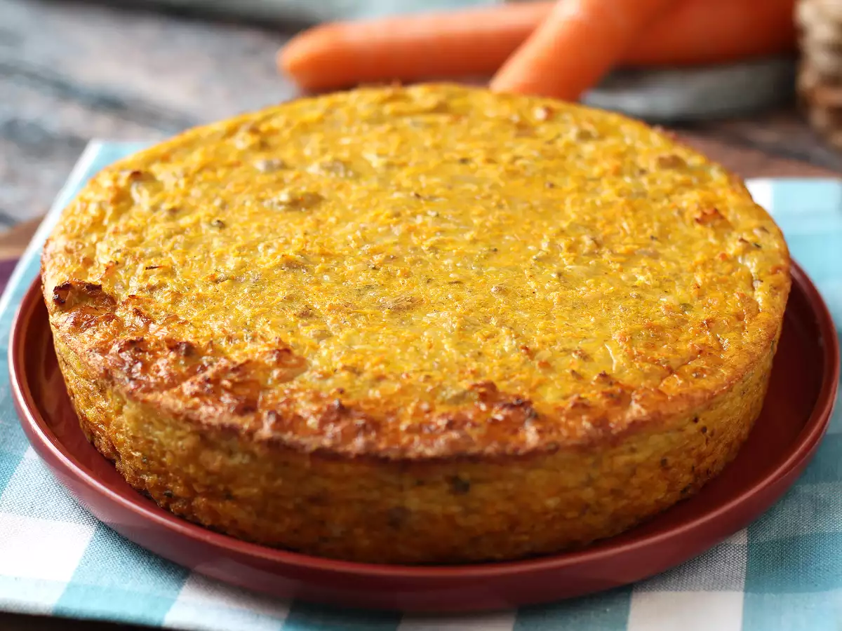 Quiche ohne Boden mit Thunfisch, Möhren und Hüttenkäse: einfach und proteinreich - foto 3