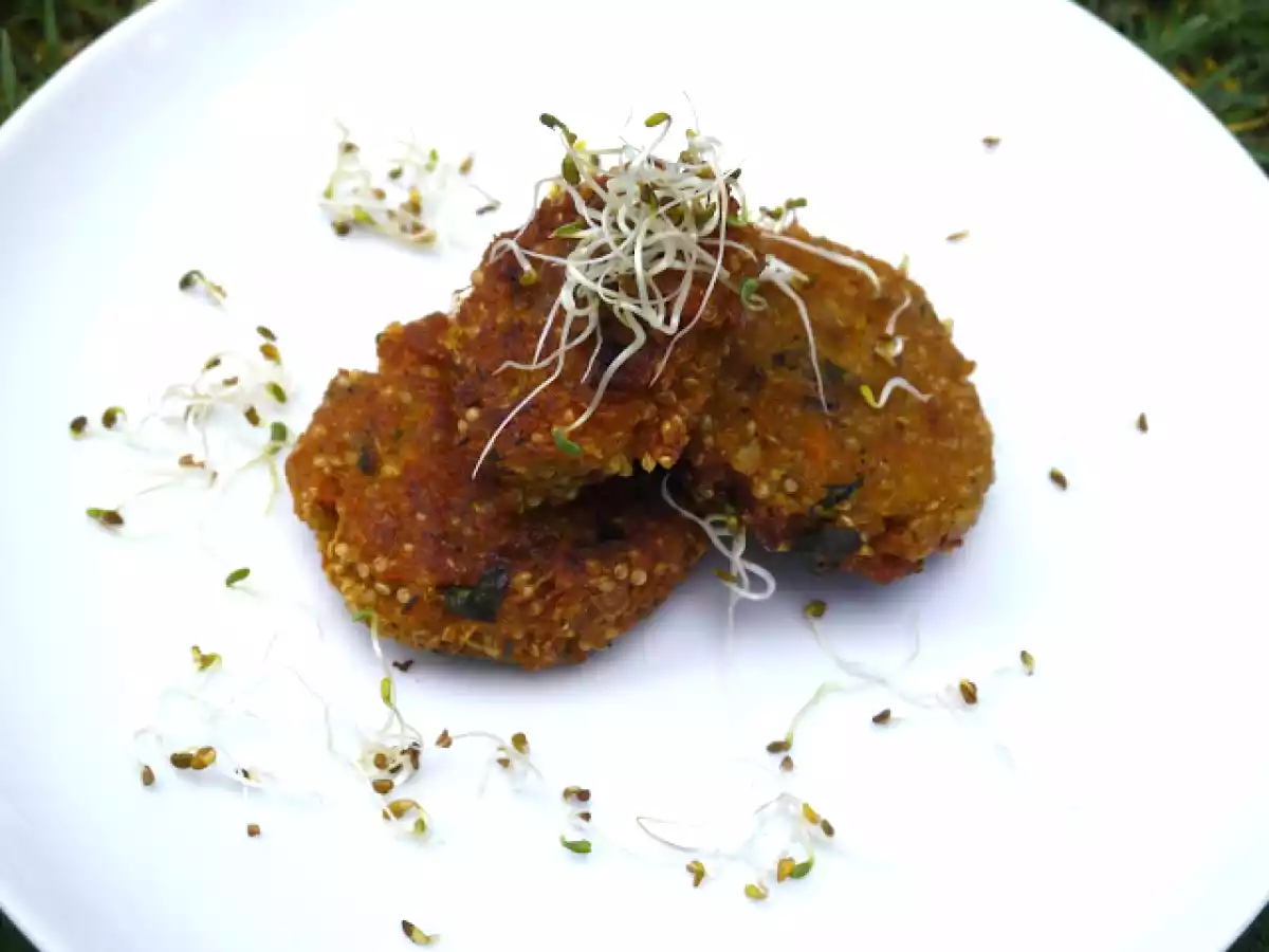 Quinoa-Hirse-Gemüse-Bällchen (V)