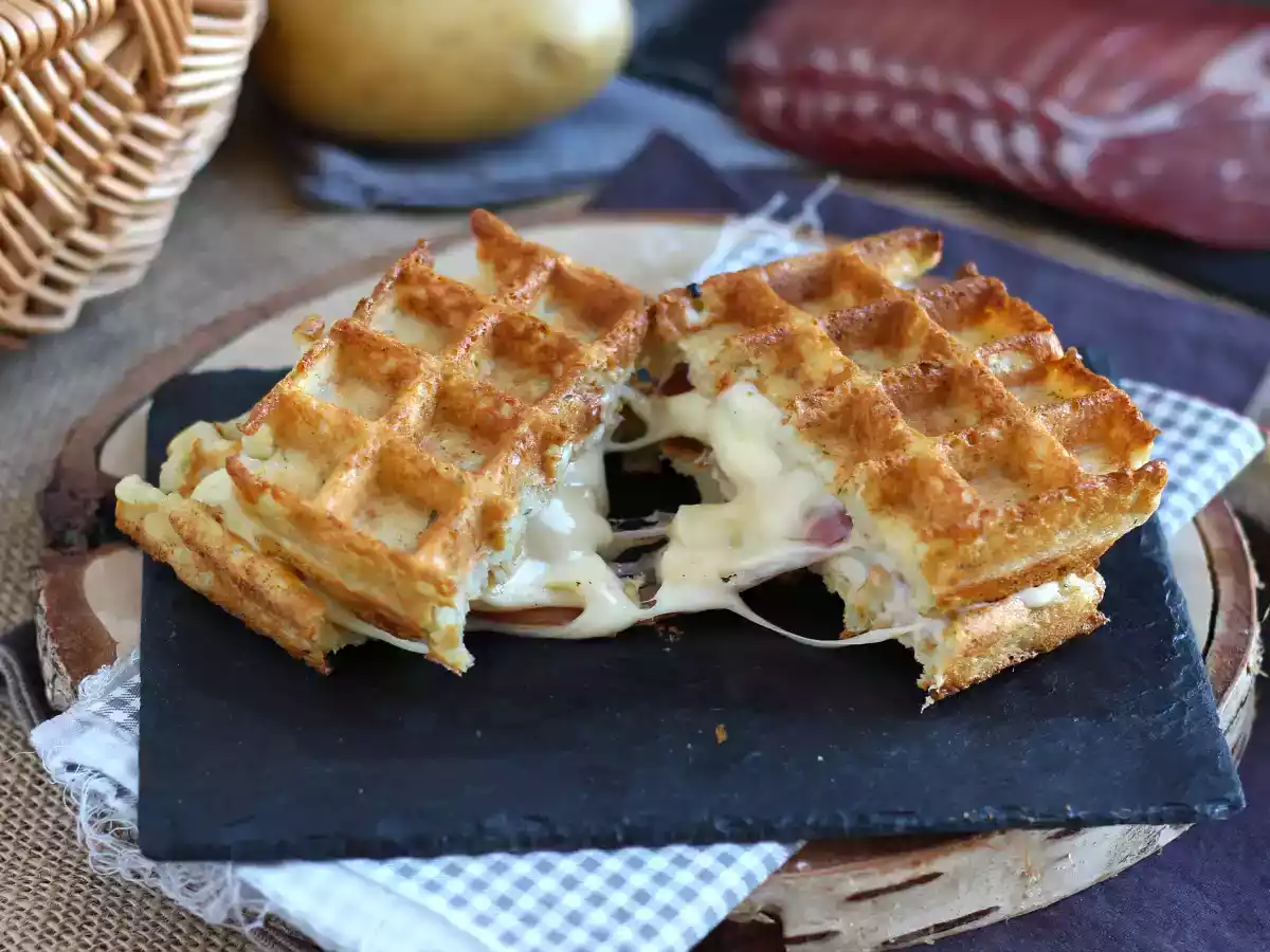 Raclette-Kartoffel-Waffel-Sandwich, das ultimative Wohlfühlessen
